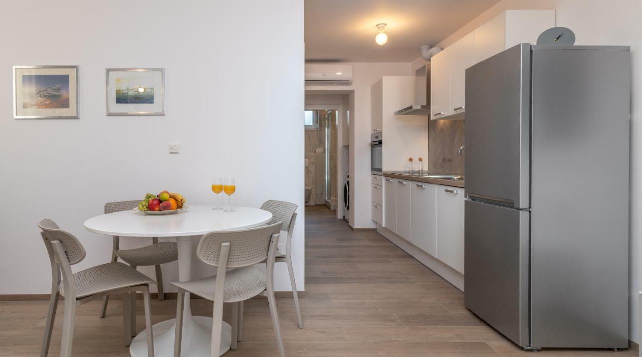 Apartments Flora Трогир Экстерьер фото